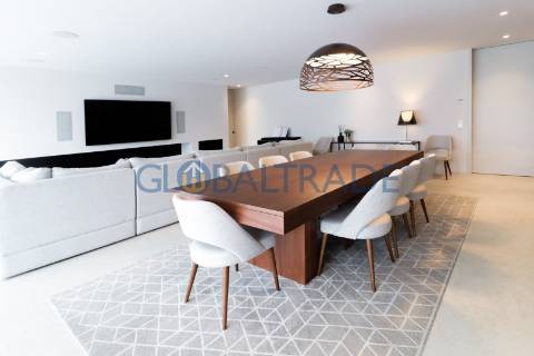 Moradia T5 com Piscina Privativa na Quinta das Luzes – Jovim