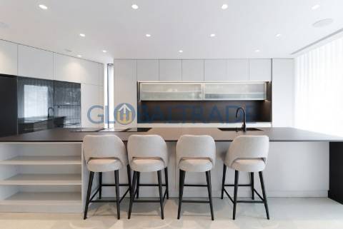 Moradia T5 com Piscina Privativa na Quinta das Luzes – Jovim