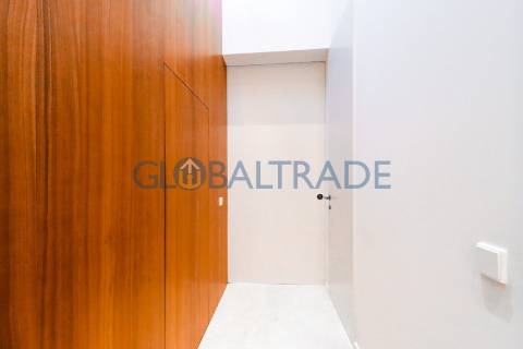 Moradia T5 com Piscina Privativa na Quinta das Luzes – Jovim