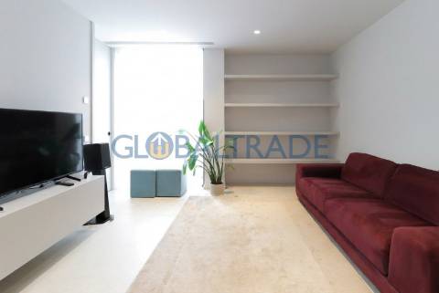 Moradia T5 com Piscina Privativa na Quinta das Luzes – Jovim