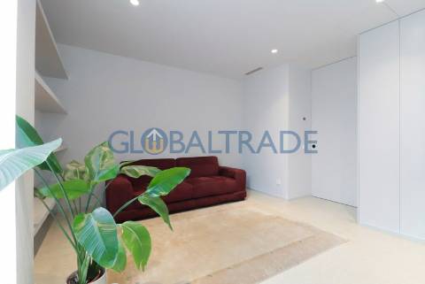 Moradia T5 com Piscina Privativa na Quinta das Luzes – Jovim