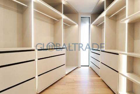 Moradia T5 com Piscina Privativa na Quinta das Luzes – Jovim