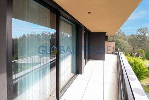 Moradia T5 com Piscina Privativa na Quinta das Luzes – Jovim