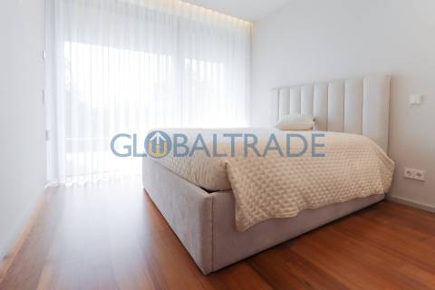 Moradia T5 com Piscina Privativa na Quinta das Luzes – Jovim