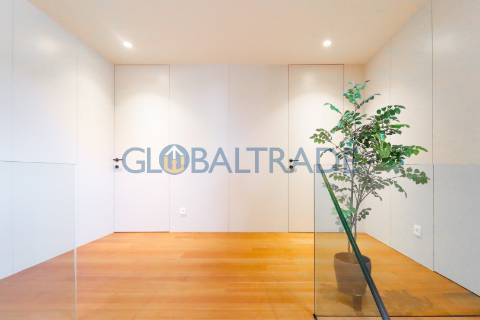 Moradia T5 com Piscina Privativa na Quinta das Luzes – Jovim