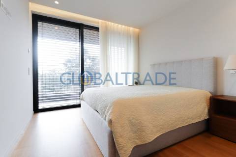 Moradia T5 com Piscina Privativa na Quinta das Luzes – Jovim