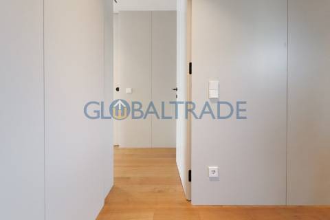 Moradia T5 com Piscina Privativa na Quinta das Luzes – Jovim