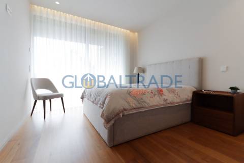 Moradia T5 com Piscina Privativa na Quinta das Luzes – Jovim