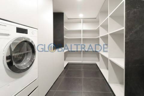 Moradia T5 com Piscina Privativa na Quinta das Luzes – Jovim