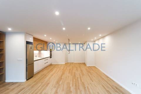 Apartamento T2 Renovado & Equipada em Valbom