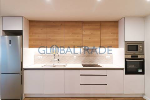 Apartamento T2 Renovado & Equipada em Valbom