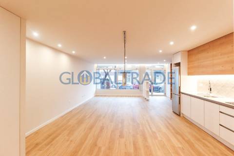 Apartamento T2 Renovado & Equipada em Valbom