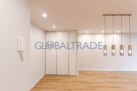 Apartamento T2 Renovado & Equipada em Valbom