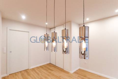 Apartamento T2 Renovado & Equipada em Valbom