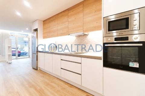 Apartamento T2 Renovado & Equipada em Valbom