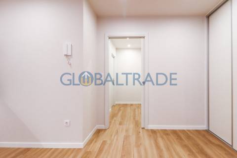 Apartamento T2 Renovado & Equipada em Valbom