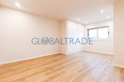 Apartamento T2 Renovado & Equipada em Valbom