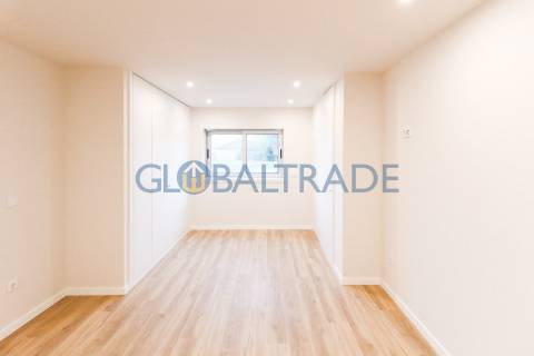 Apartamento T2 Renovado & Equipada em Valbom