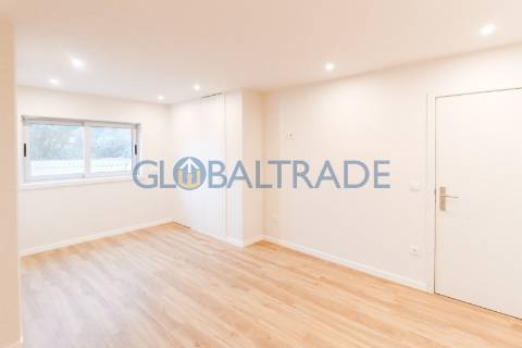 Apartamento T2 Renovado & Equipada em Valbom