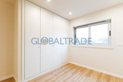 Apartamento T2 Renovado & Equipada em Valbom