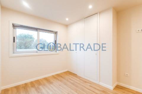 Apartamento T2 Renovado & Equipada em Valbom