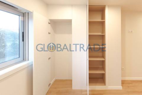 Apartamento T2 Renovado & Equipada em Valbom