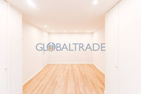 Apartamento T2 Renovado & Equipada em Valbom