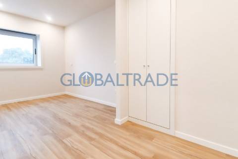 Apartamento T2 Renovado & Equipada em Valbom