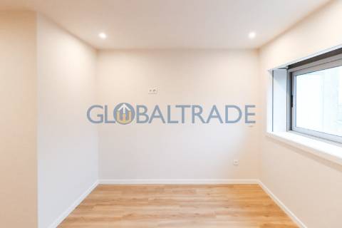 Apartamento T2 Renovado & Equipada em Valbom