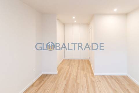 Apartamento T2 Renovado & Equipada em Valbom