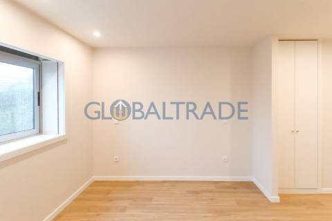 Apartamento T2 Renovado & Equipada em Valbom