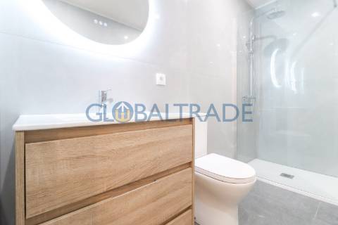 Apartamento T2 Renovado & Equipada em Valbom