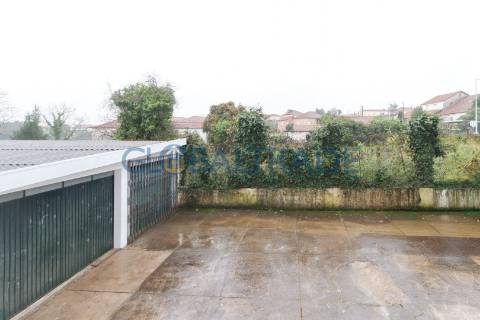 Apartamento T2 Renovado & Equipada em Valbom