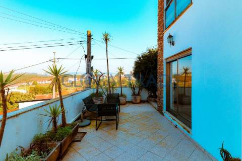 Moradia T3 com Terraço em Valbom