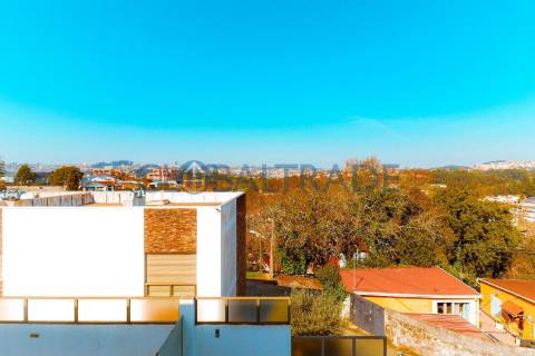 Moradia T3 com Terraço em Valbom