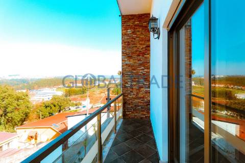 Moradia T3 com Terraço em Valbom