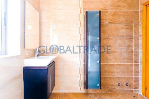 Moradia T3 com Terraço em Valbom