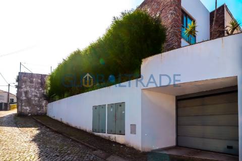 Moradia T3 com Terraço em Valbom