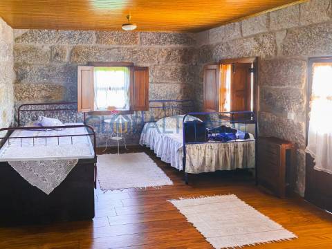 Quinta com 5250 m² & Moradia T1 em Pedra – Baião