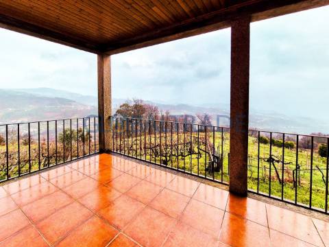 Quinta com 5250 m² & Moradia T1 em Pedra – Baião