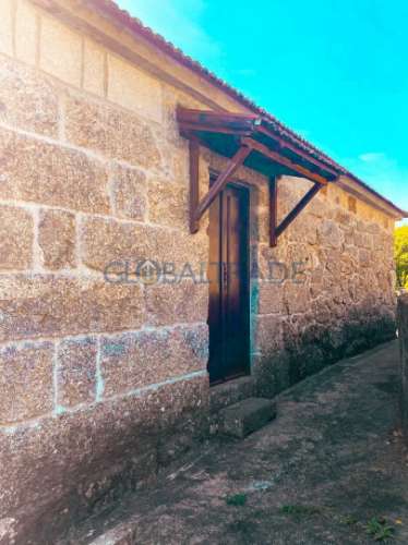 Quinta com 5250 m² & Moradia T1 em Pedra – Baião