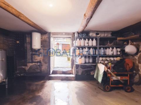 Quinta com 5250 m² & Moradia T1 em Pedra – Baião