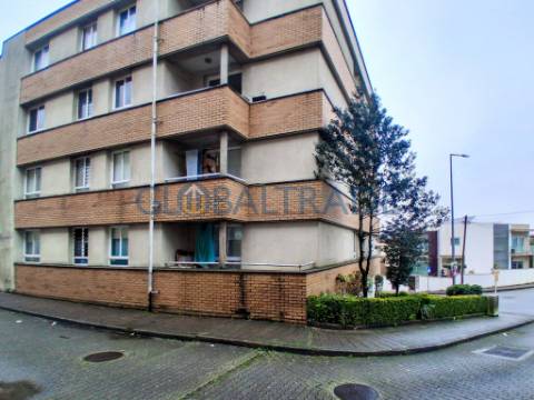 Apartamento T3 Renovado em Baguim do Monte