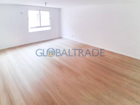 Apartamento T3 Renovado em Baguim do Monte