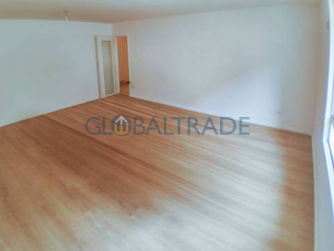 Apartamento T3 Renovado em Baguim do Monte