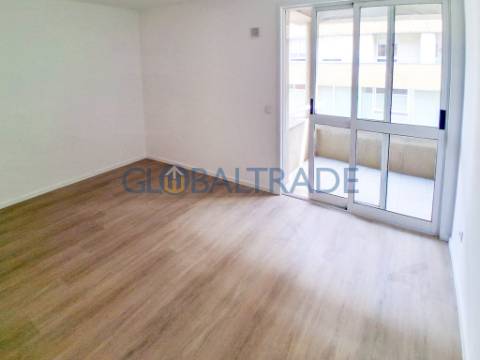 Apartamento T3 Renovado em Baguim do Monte