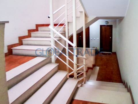 Apartamento T3 Renovado em Baguim do Monte