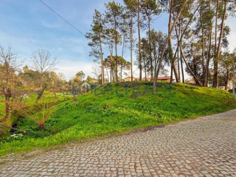 Terreno Urbano 1 798m² em Melres