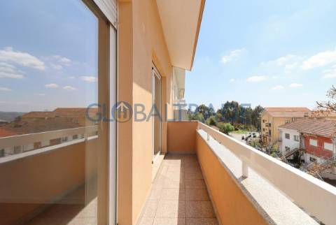 Apartamento T3 Renovado & Equipado em Águas Santas