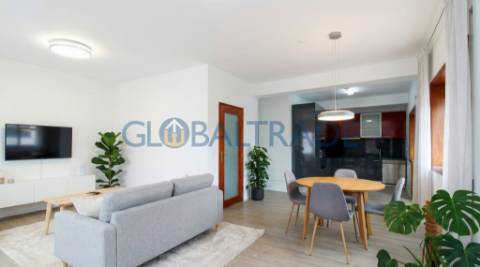 Apartamento T2 Renovado em Baguim do Monte